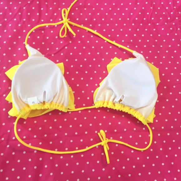 SOLD! 🌸 Ruffle Sunflower Bikini! - Picture 3 of 5